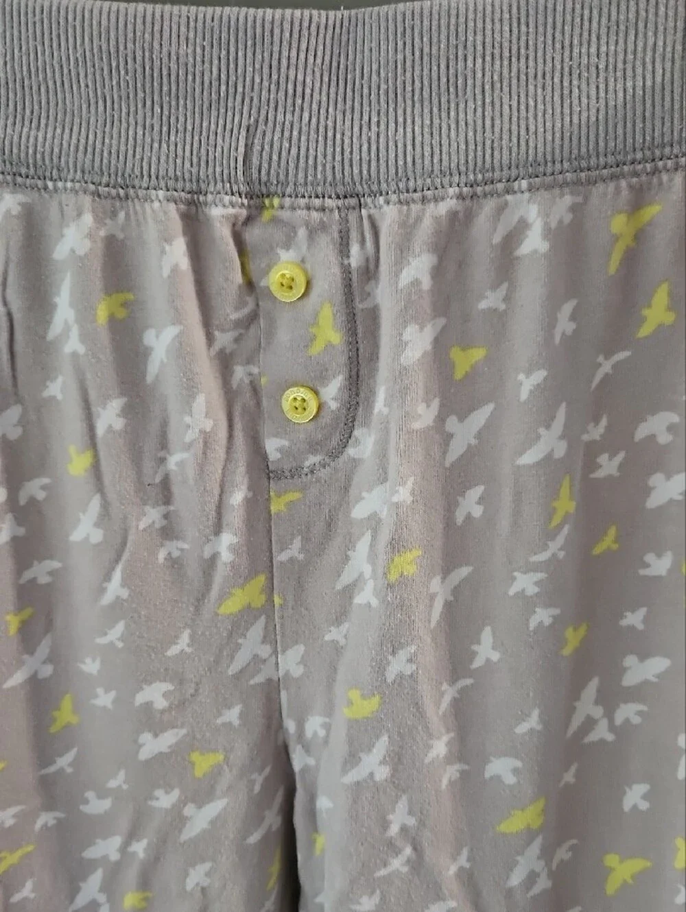 ❤️ Light Gray Bird-Print Lounge Pants with Yellow Accents. Sz Large